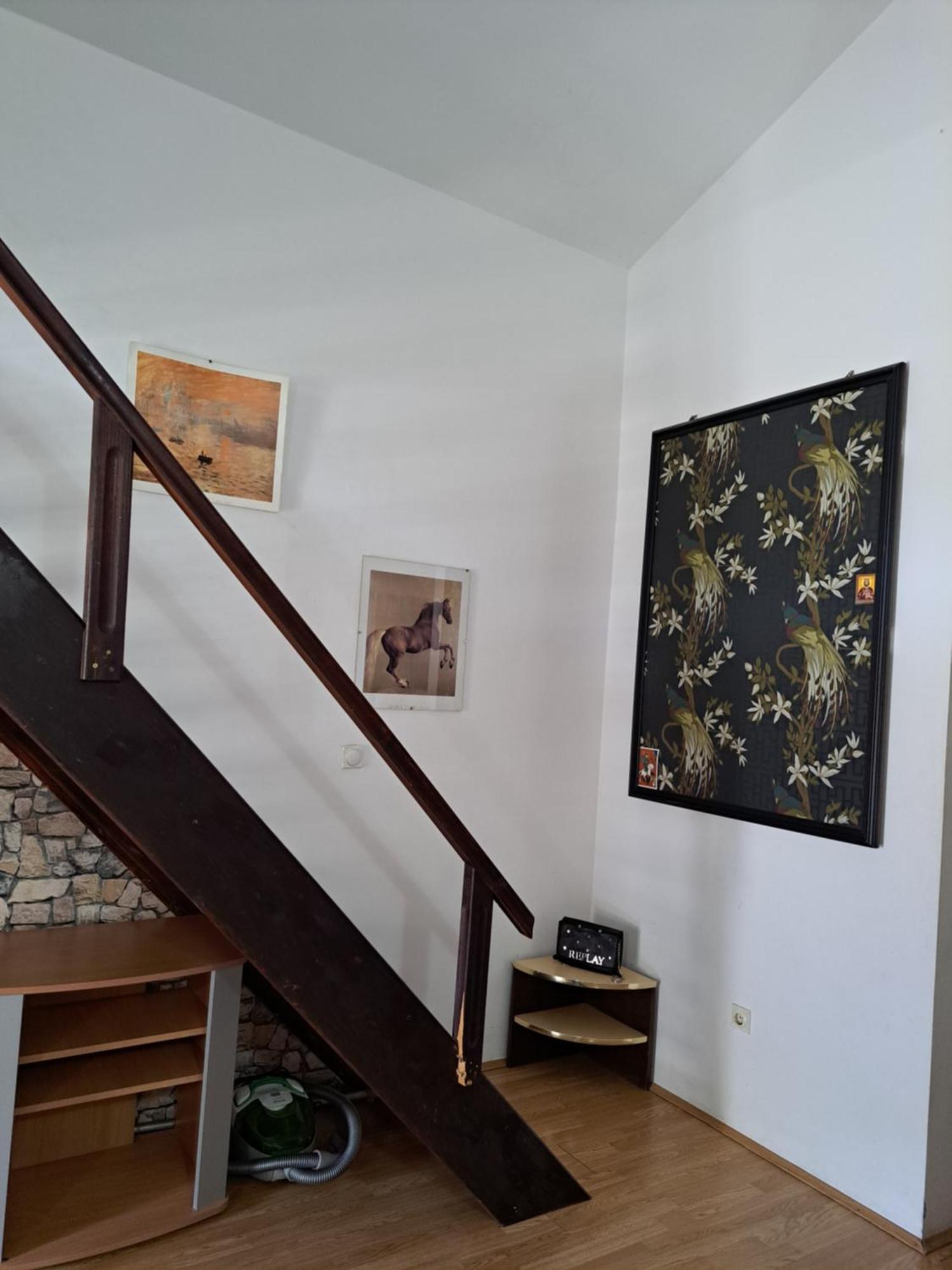 Gallery *